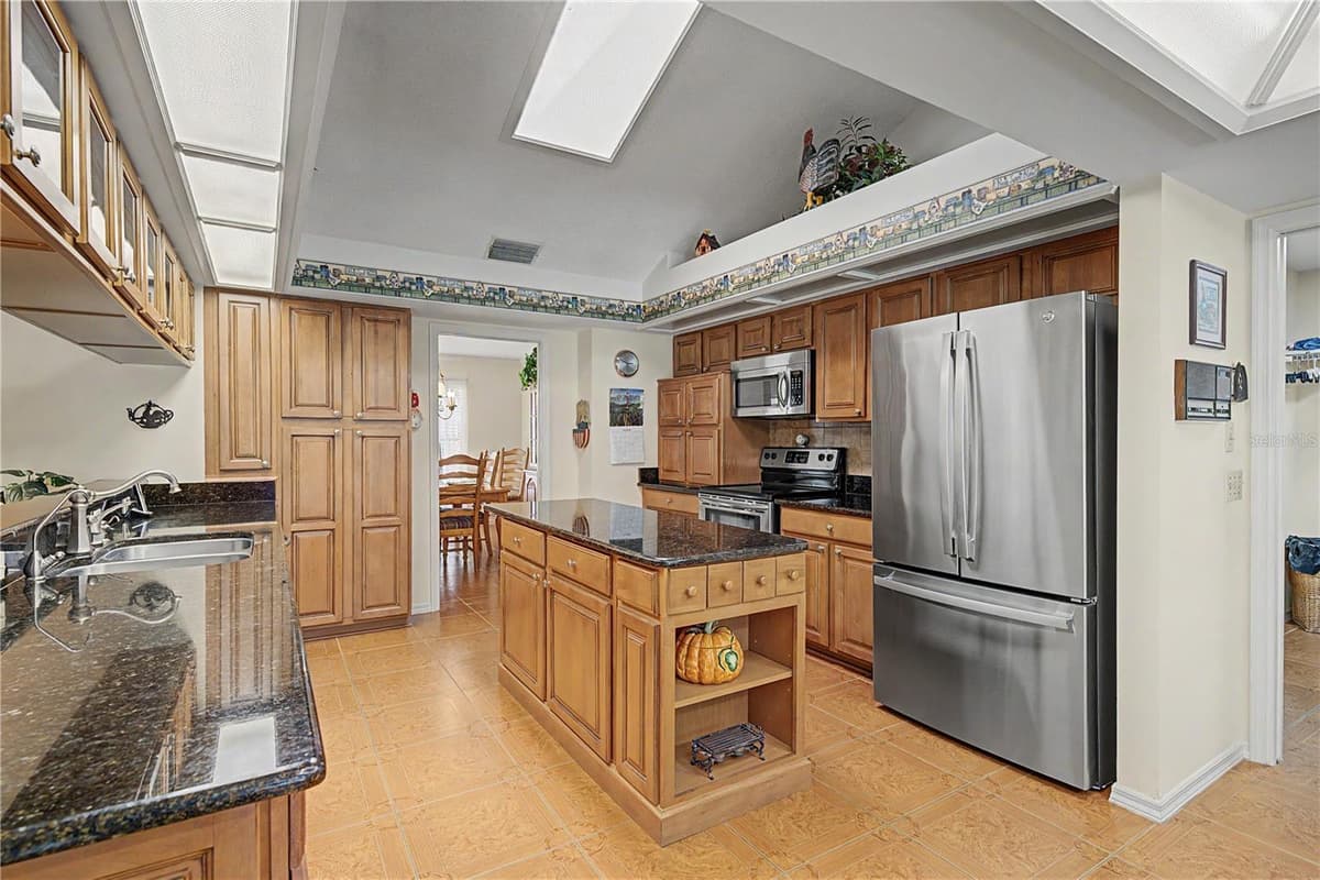 3901 BUTTONWOOD COURT — photo 5 of 54