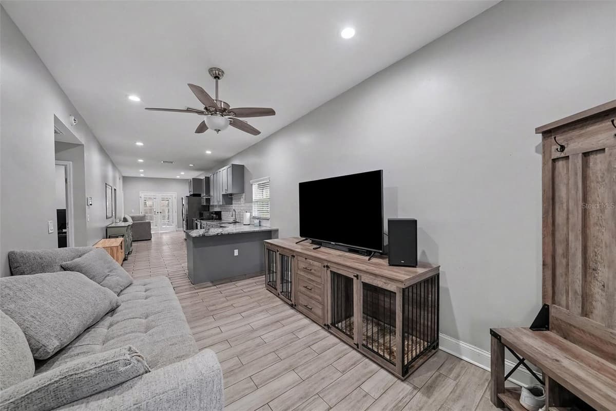 2341 CHESTNUT STREET — photo 3 of 15