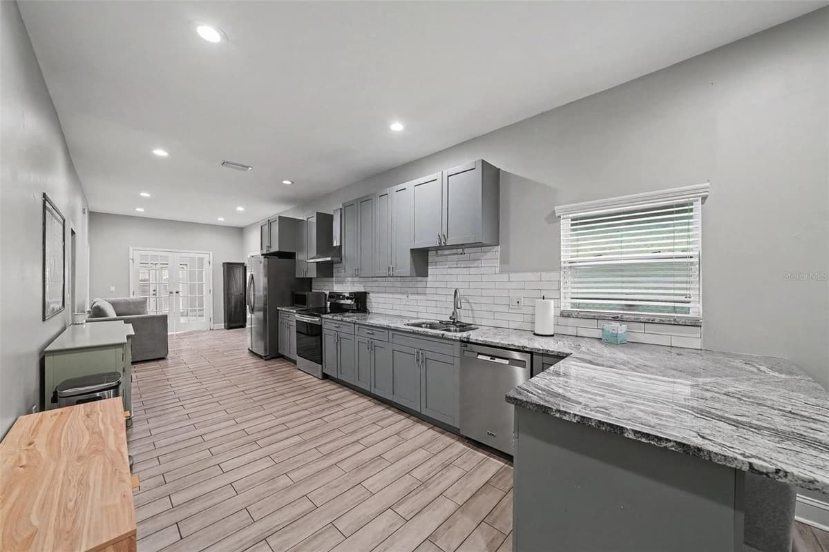 2341 CHESTNUT STREET — photo 4 of 15