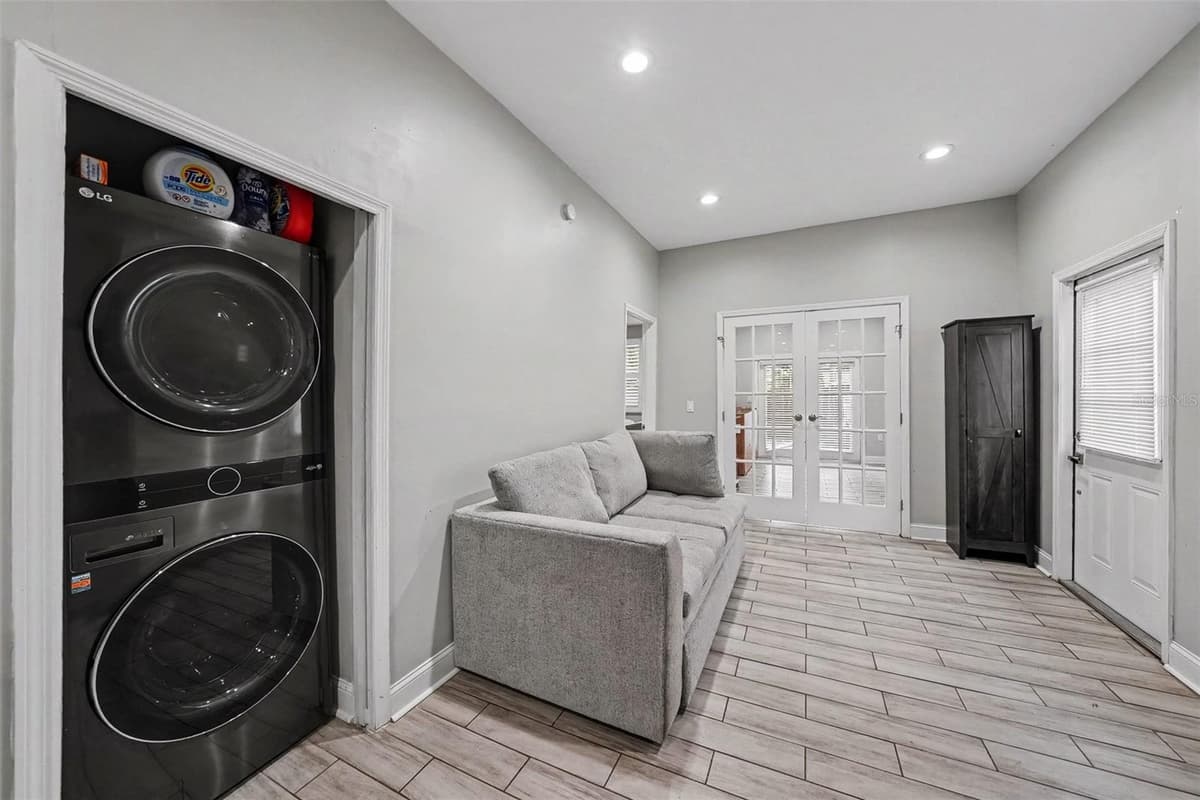 2341 CHESTNUT STREET — photo 6 of 15