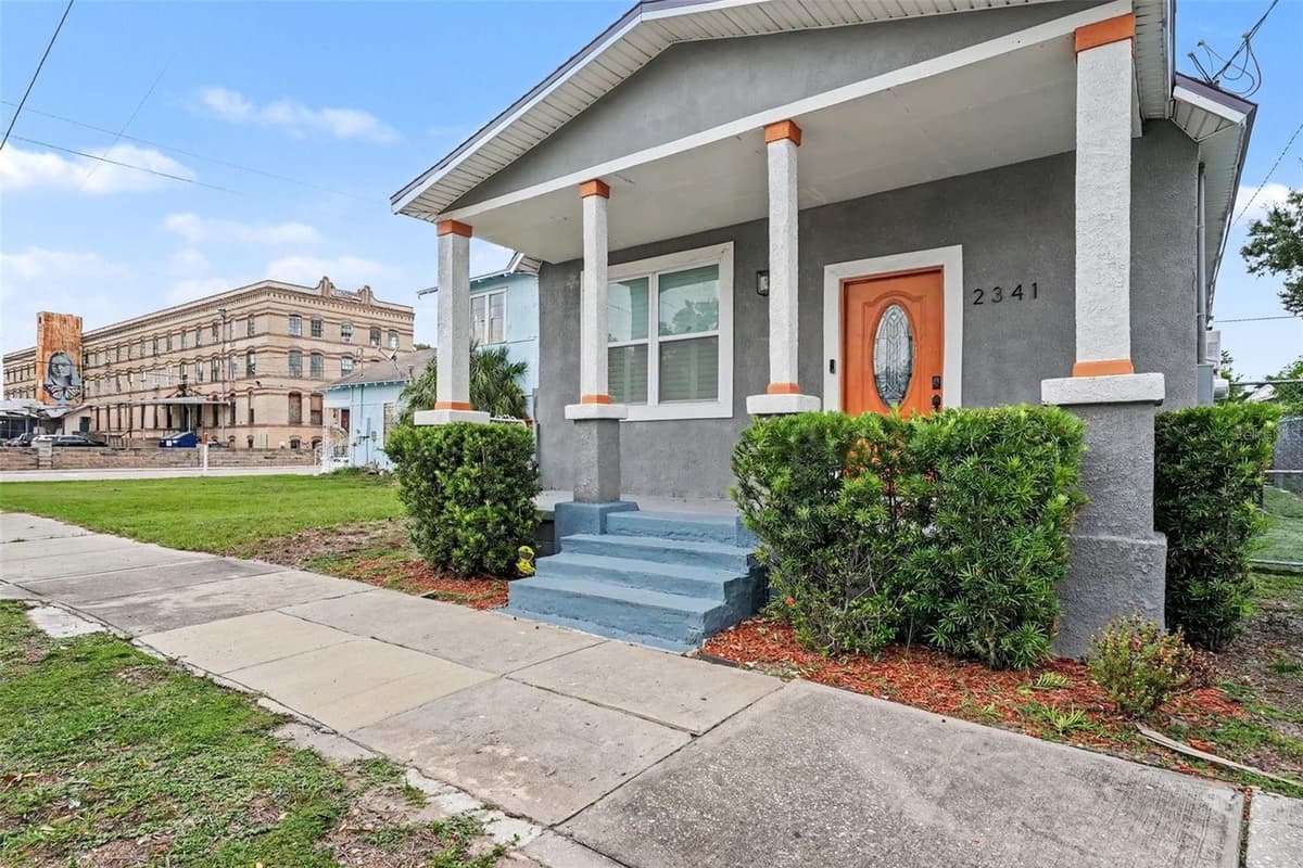 2341 CHESTNUT STREET — photo 1 of 15