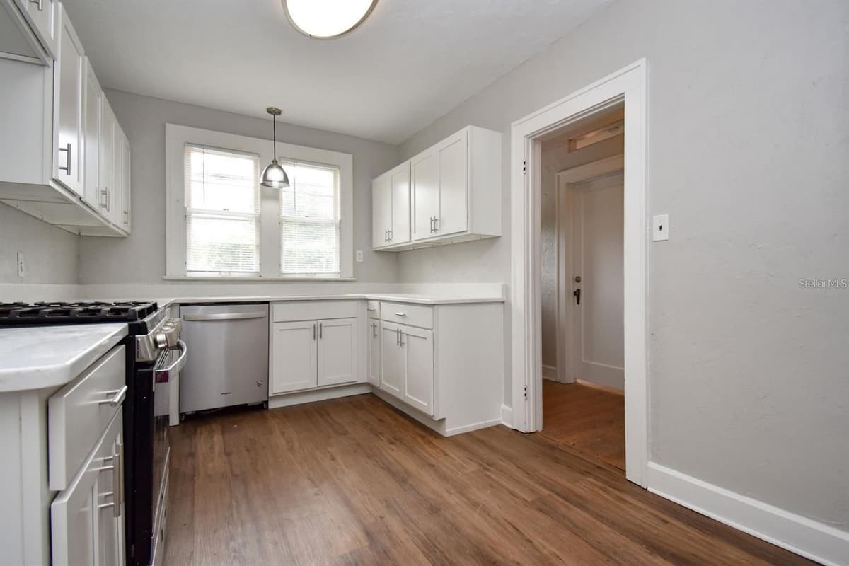 949 13TH STREET — photo 8 of 24