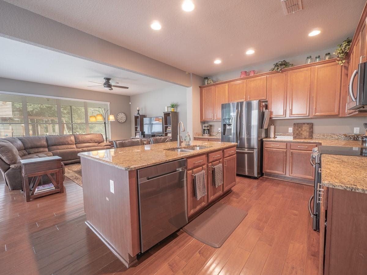 7537 BROFIELD AVENUE — photo 8 of 30