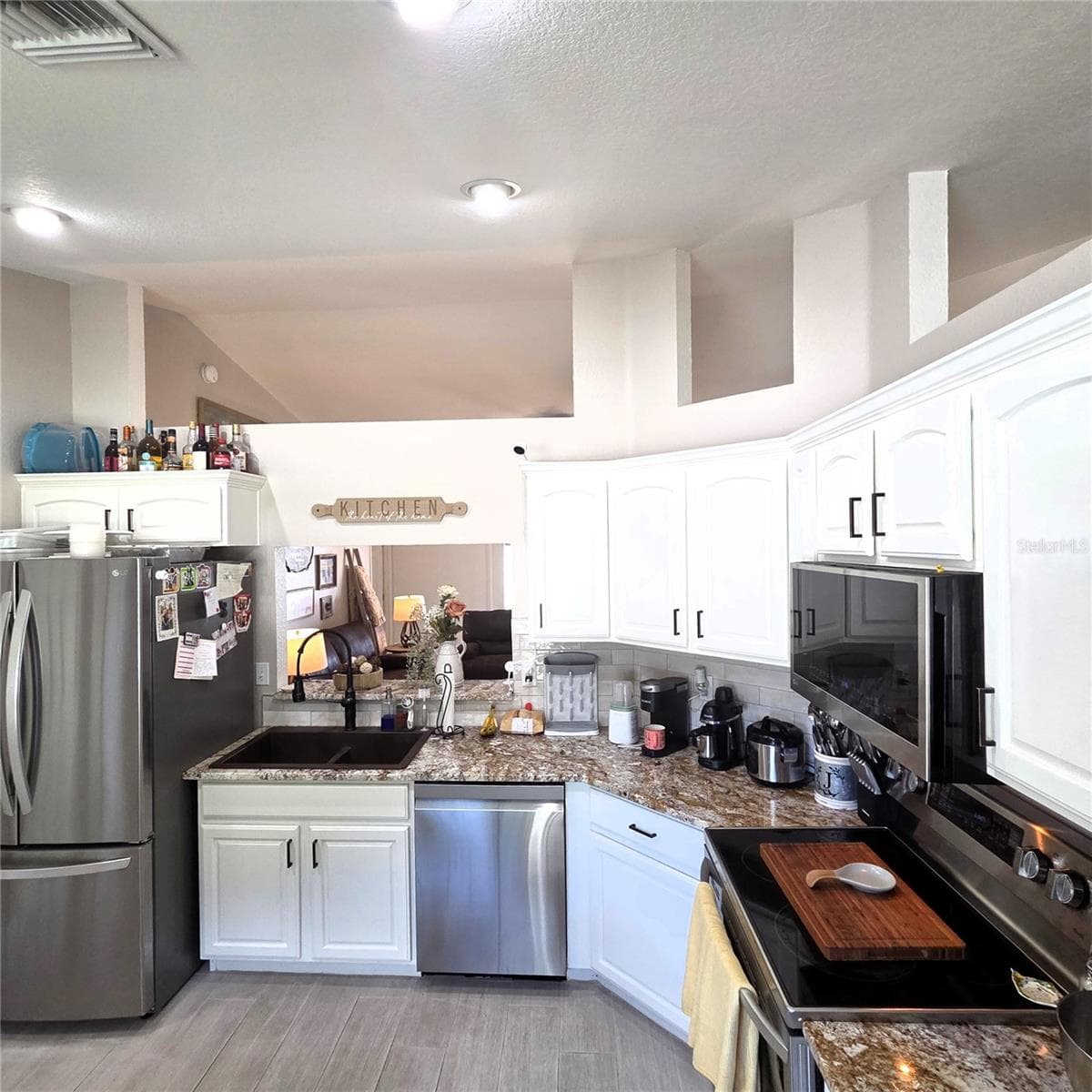 2269 COUNTRY MANOR STREET — photo 17 of 31