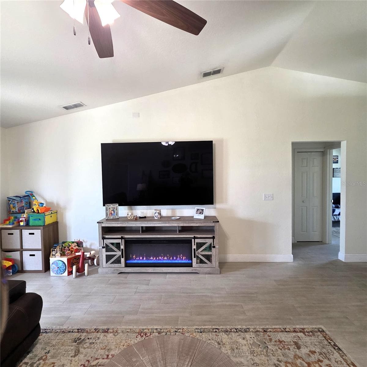 2269 COUNTRY MANOR STREET — photo 11 of 31