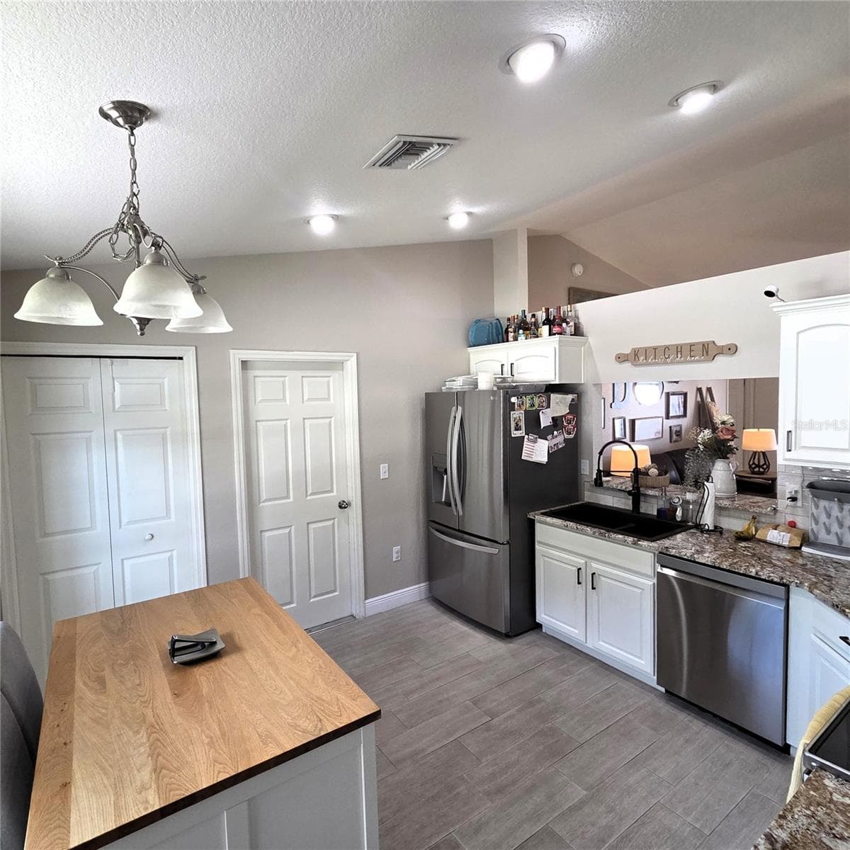 2269 COUNTRY MANOR STREET — photo 15 of 31