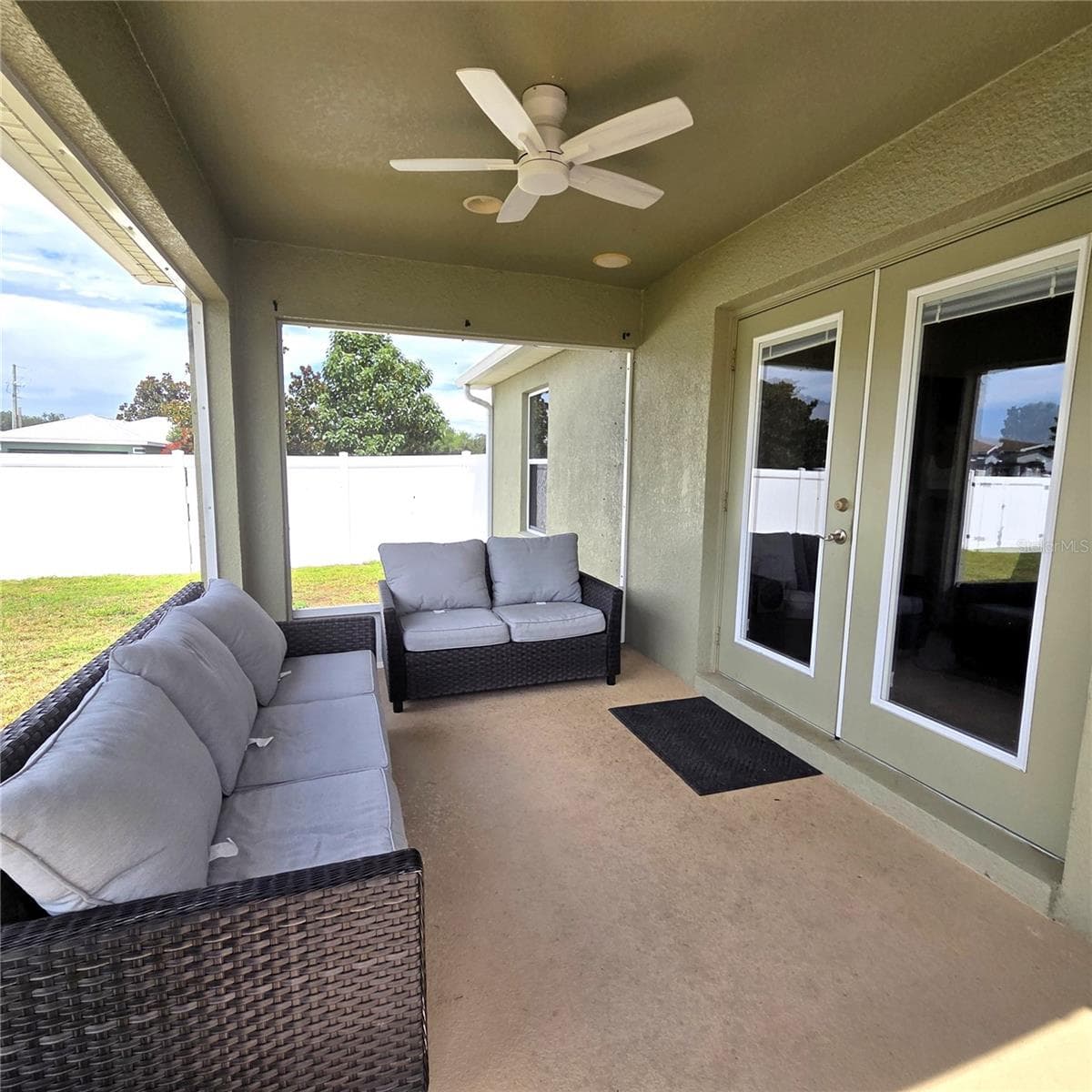 2269 COUNTRY MANOR STREET — photo 3 of 31