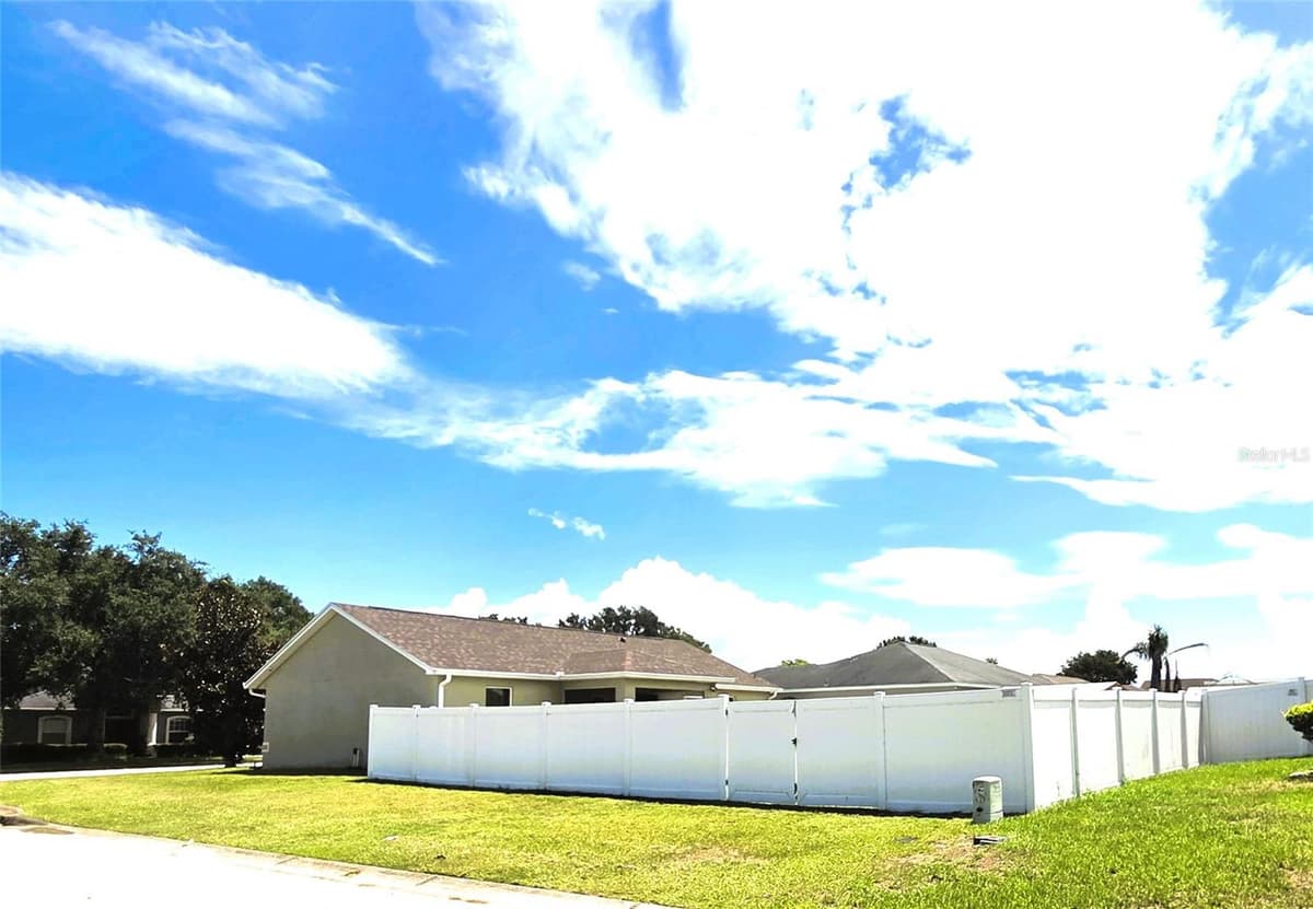 2269 COUNTRY MANOR STREET — photo 4 of 31