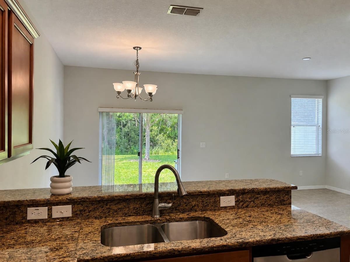 11155 SAVANNAH LANDING CIRCLE — photo 8 of 52