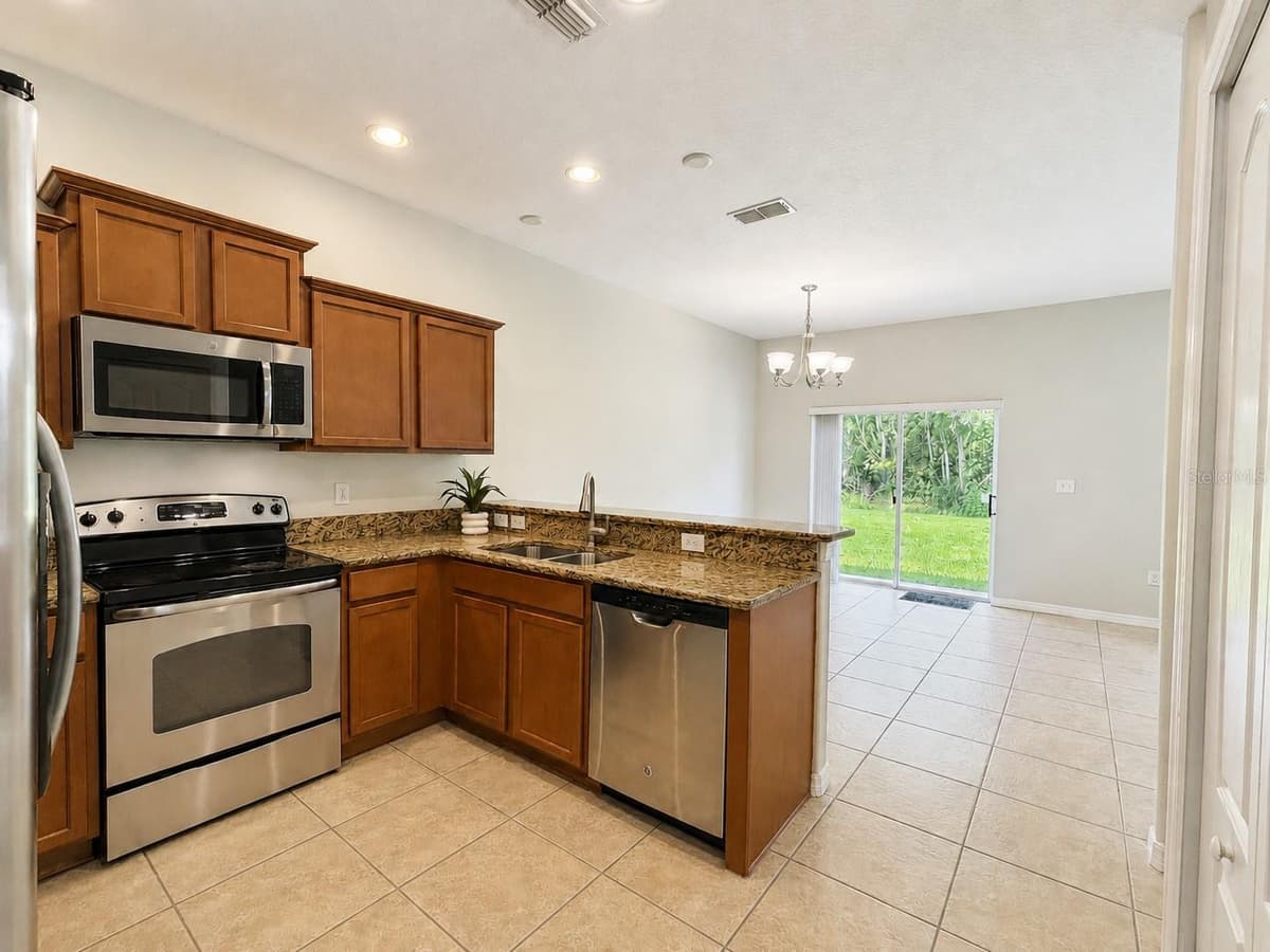 11155 SAVANNAH LANDING CIRCLE — photo 7 of 52