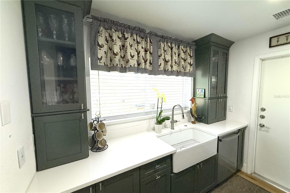 11861 RAINTREE DRIVE — photo 10 of 32