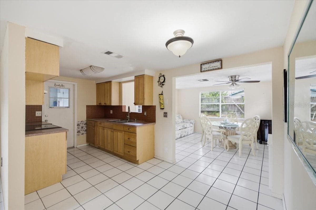 6037 MOOG ROAD — photo 4 of 27