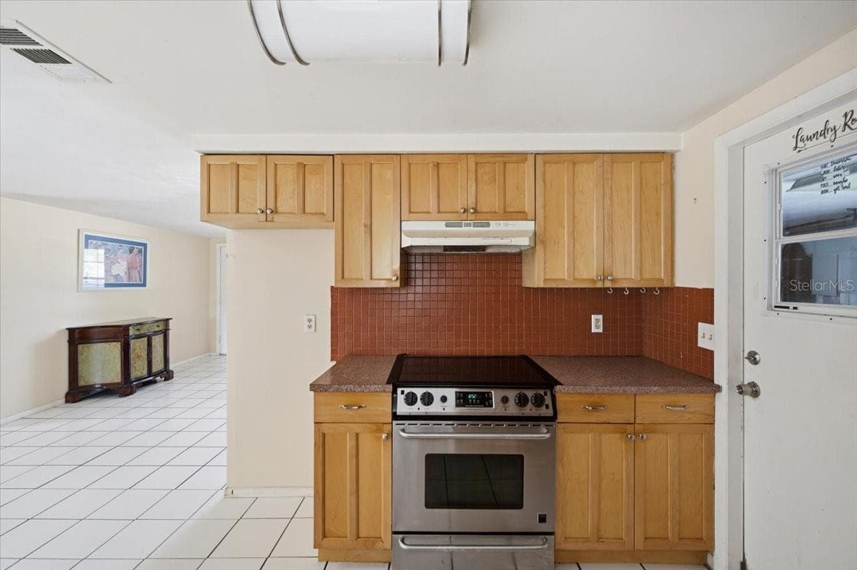 6037 MOOG ROAD — photo 15 of 27