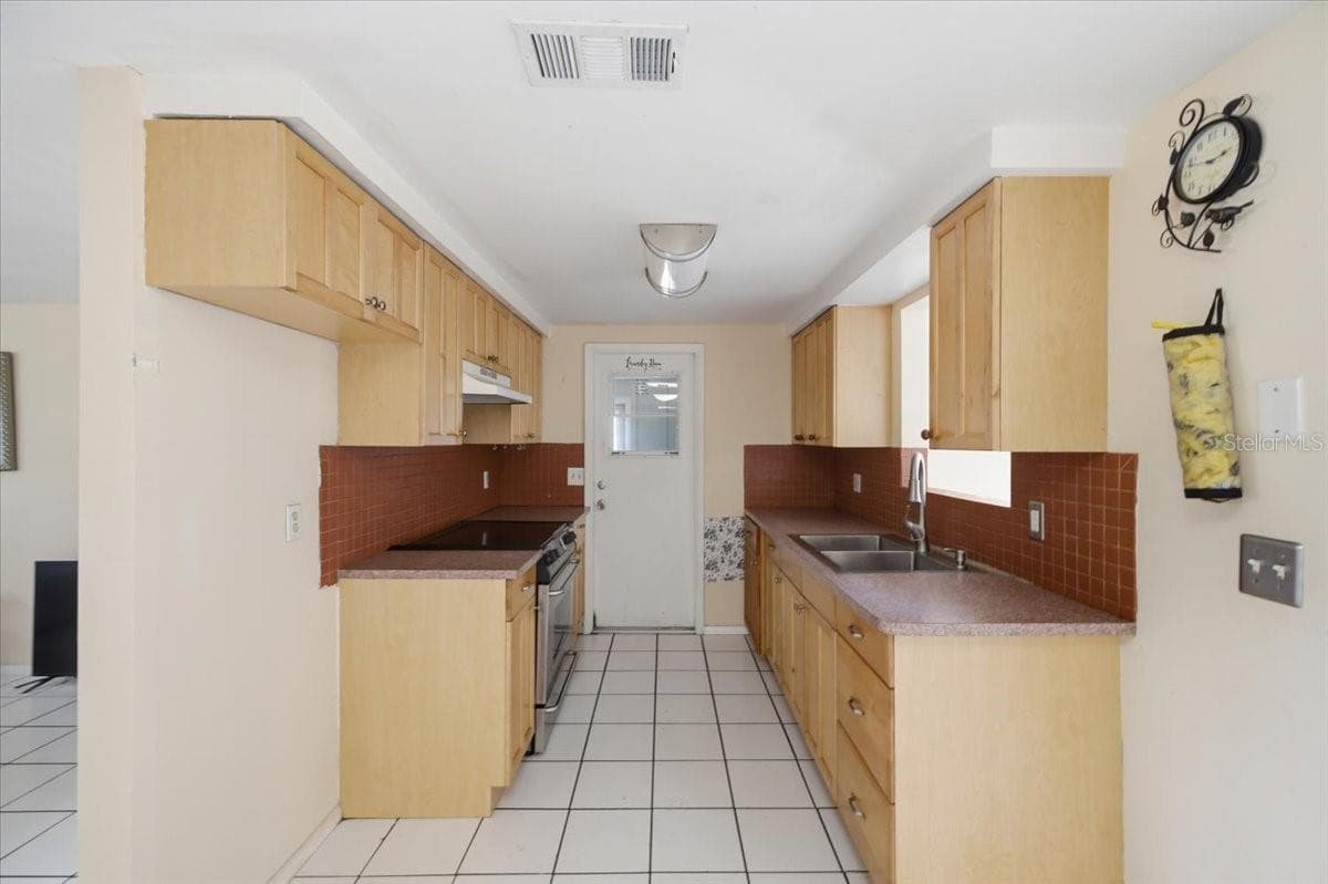 6037 MOOG ROAD — photo 14 of 27
