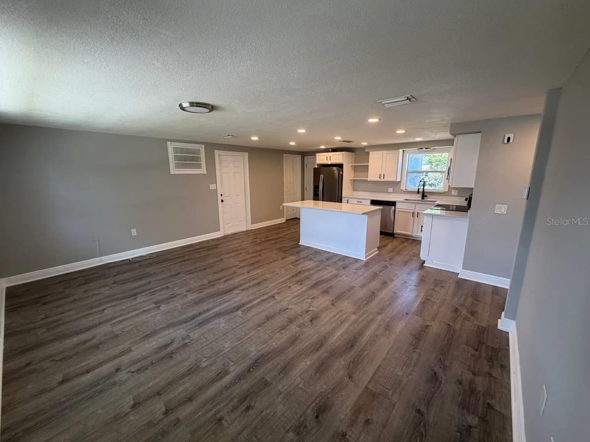 3511 CAMBRIDGE STREET — photo 10 of 39