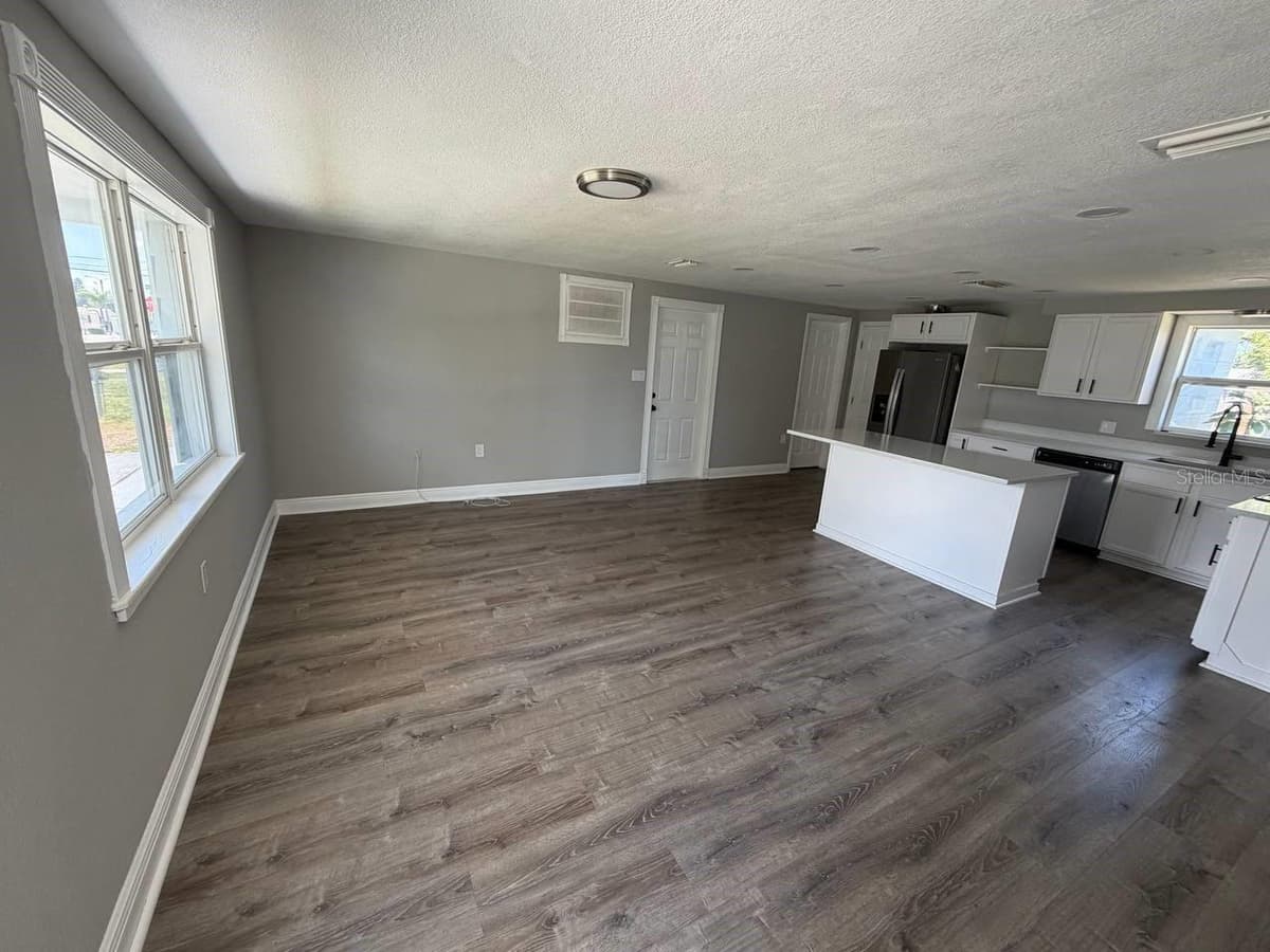 3511 CAMBRIDGE STREET — photo 9 of 39