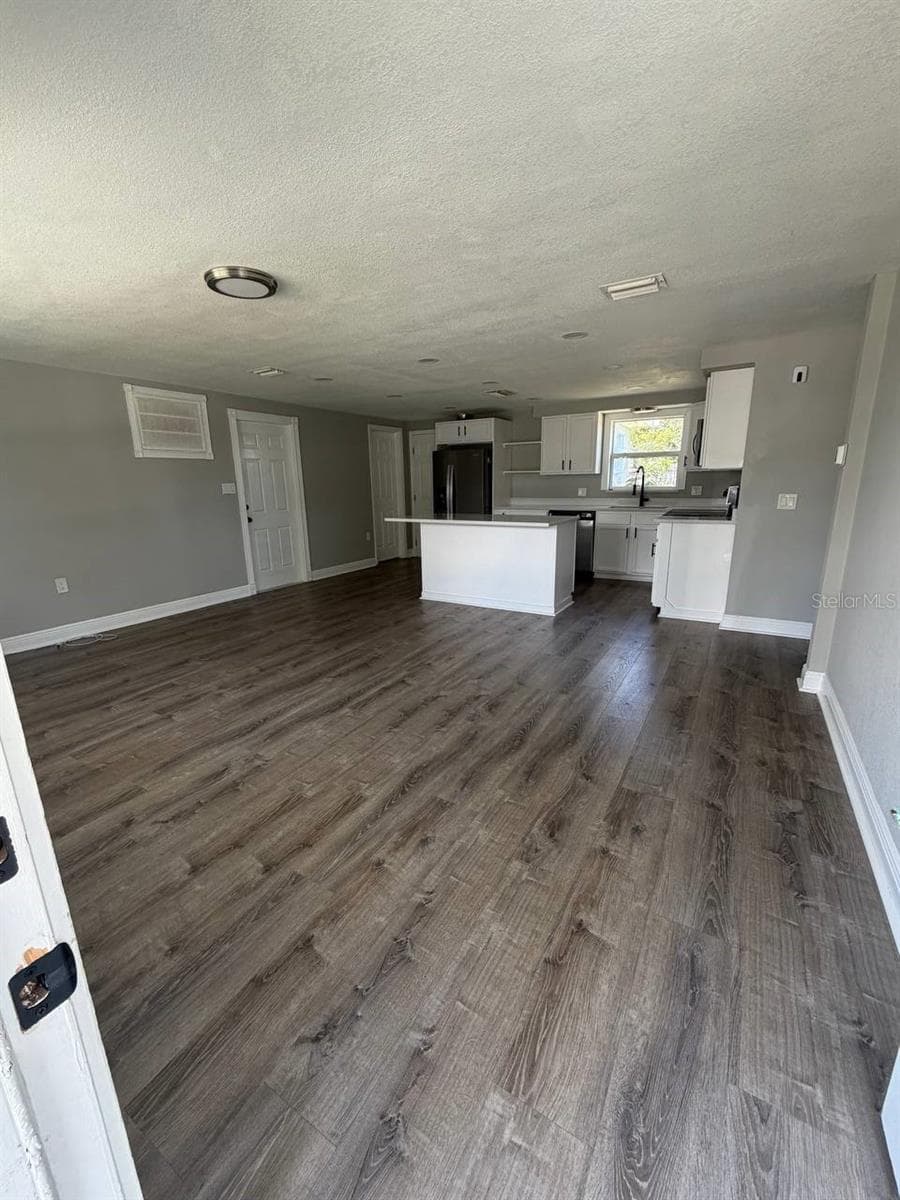 3511 CAMBRIDGE STREET — photo 8 of 39