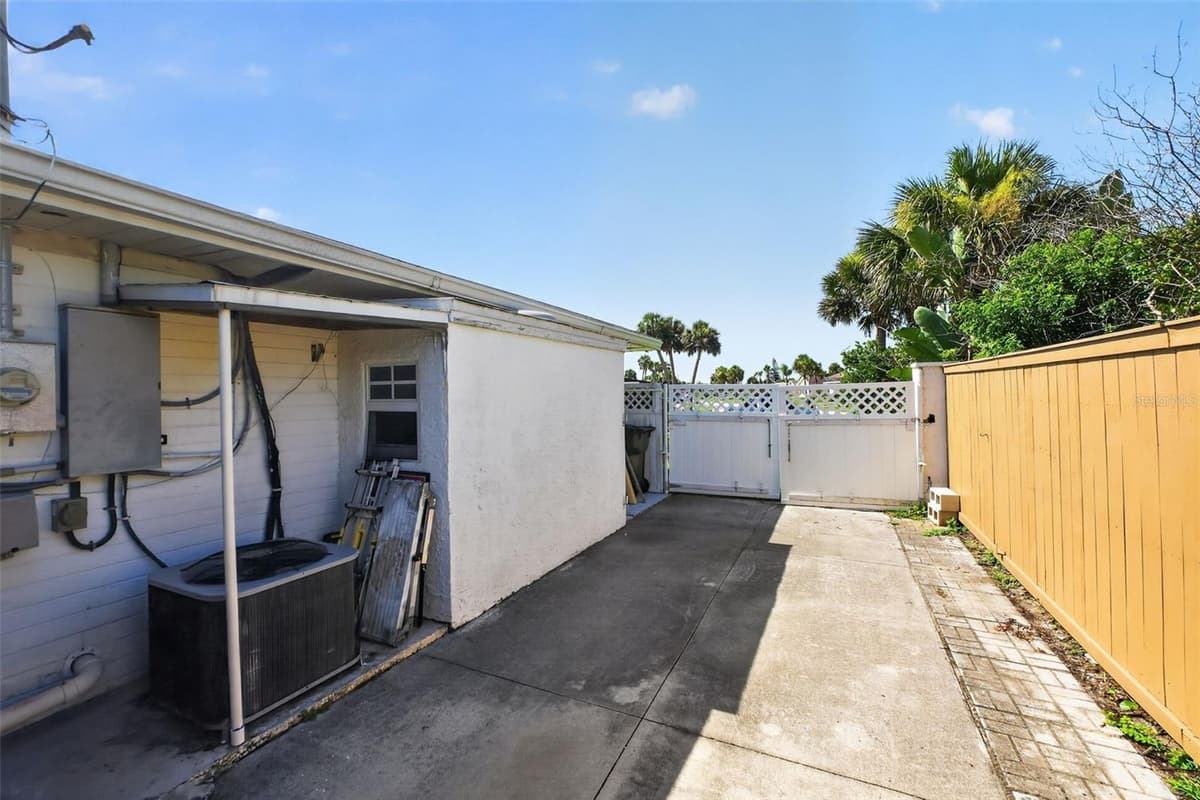 2525 CORAL WAY — photo 15 of 83