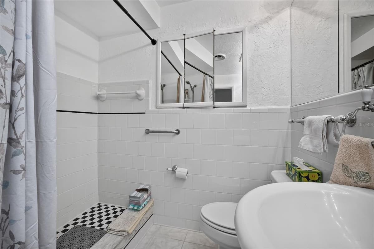2525 CORAL WAY — photo 33 of 83