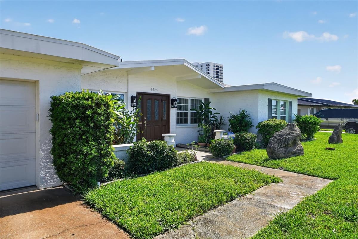 2525 CORAL WAY — photo 4 of 83