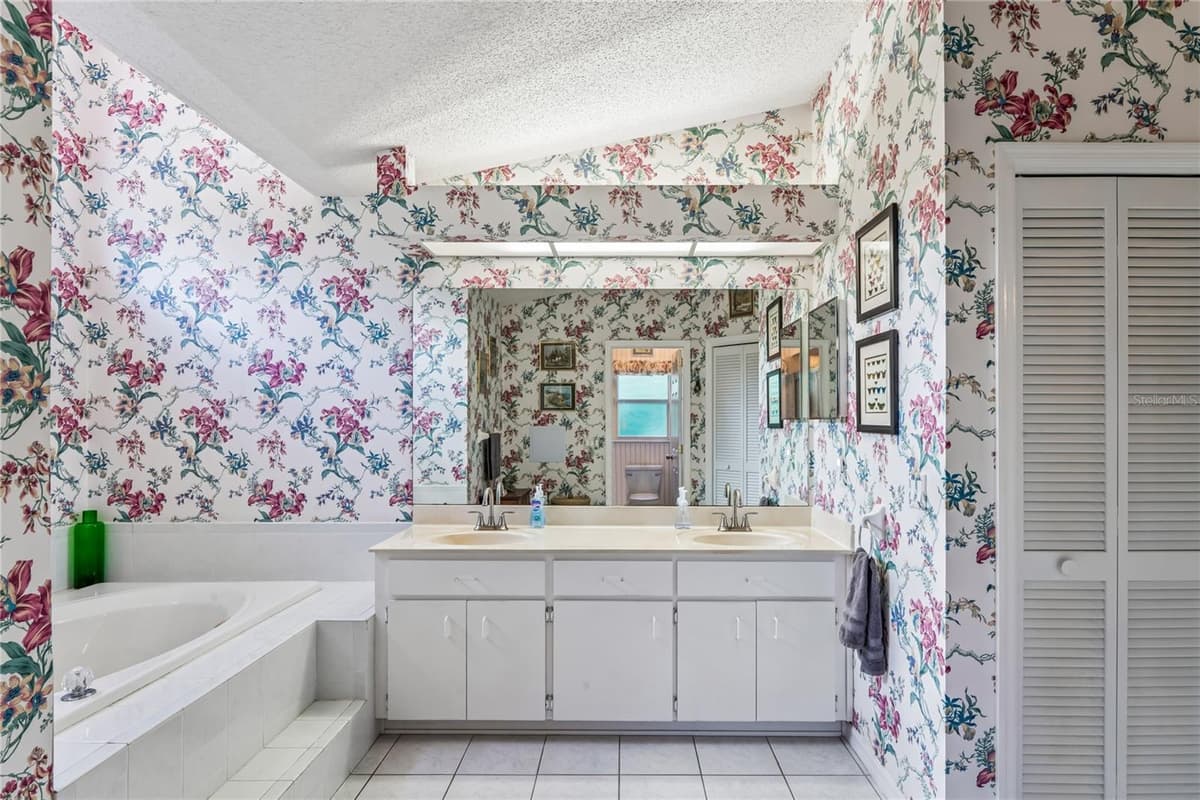 4 SPRUCE PINE COURT — photo 39 of 76