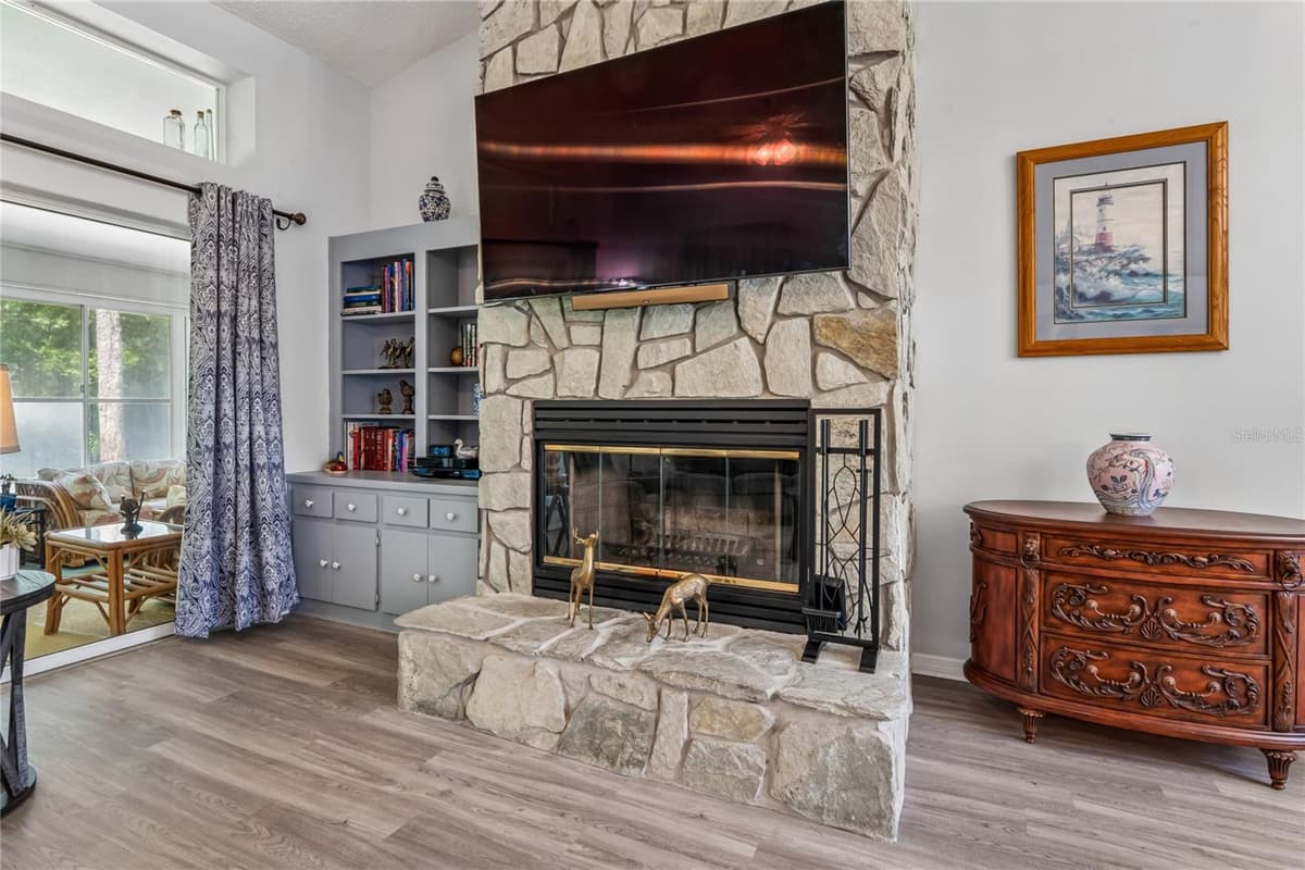 4 SPRUCE PINE COURT — photo 10 of 76