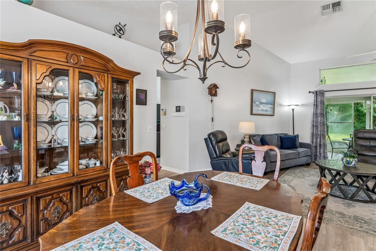 4 SPRUCE PINE COURT — photo 12 of 76