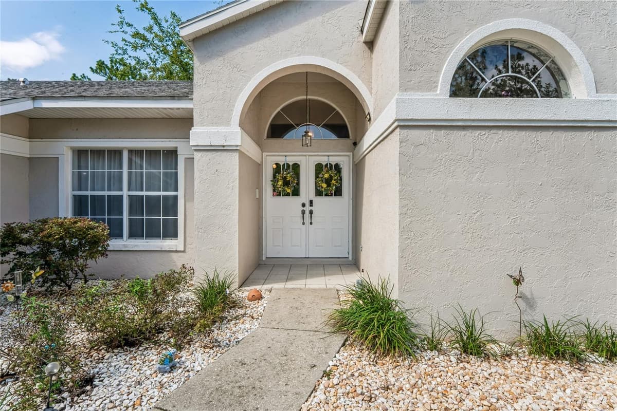 4 SPRUCE PINE COURT — photo 3 of 76
