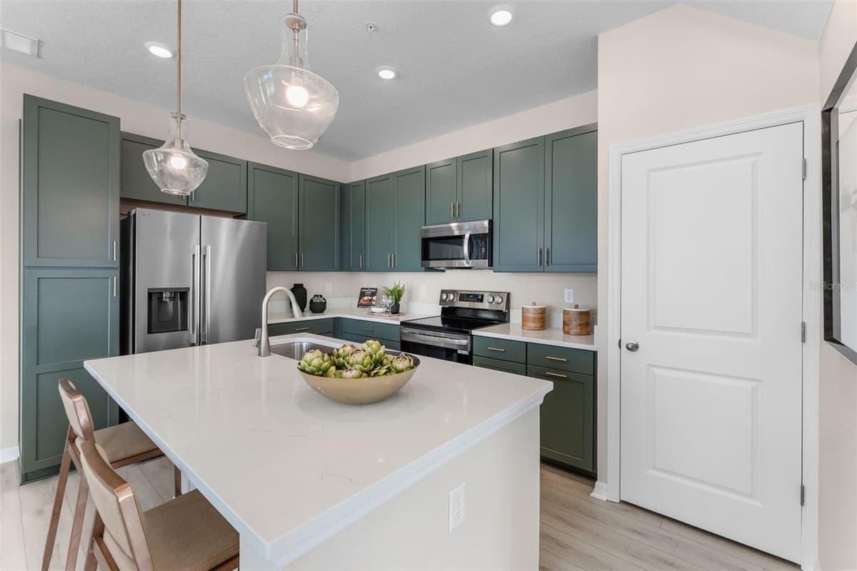 652 EMERALD GROVE DRIVE — photo 4 of 23