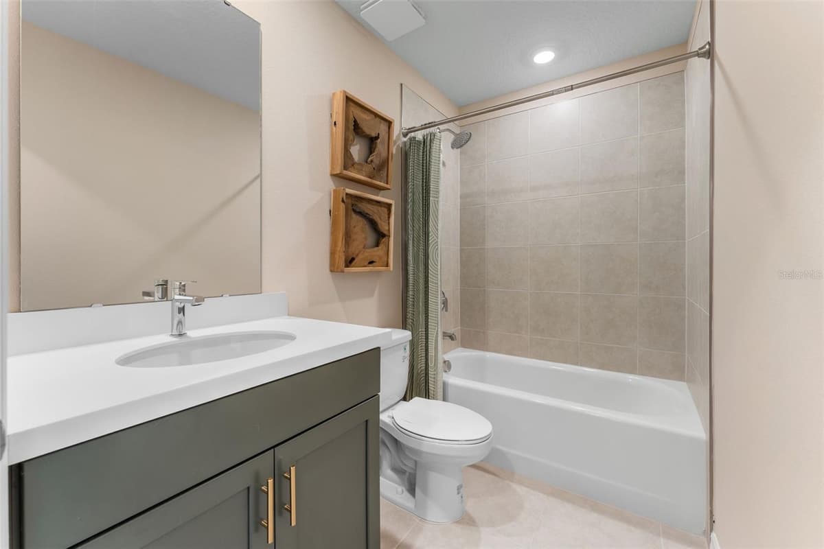 652 EMERALD GROVE DRIVE — photo 18 of 23