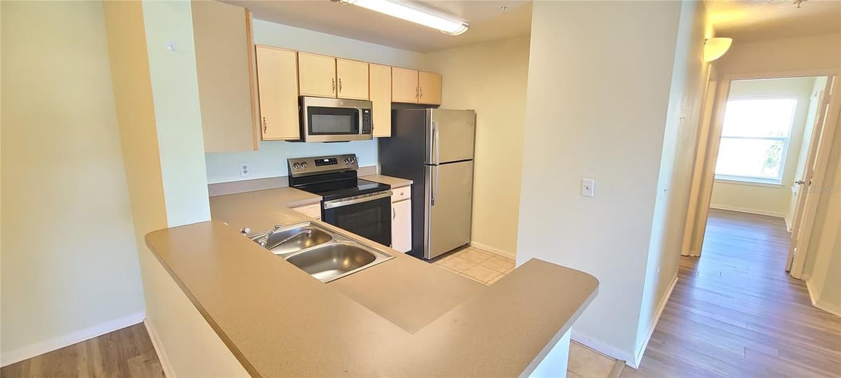 940 VILLAGE TRAIL — photo 4 of 60