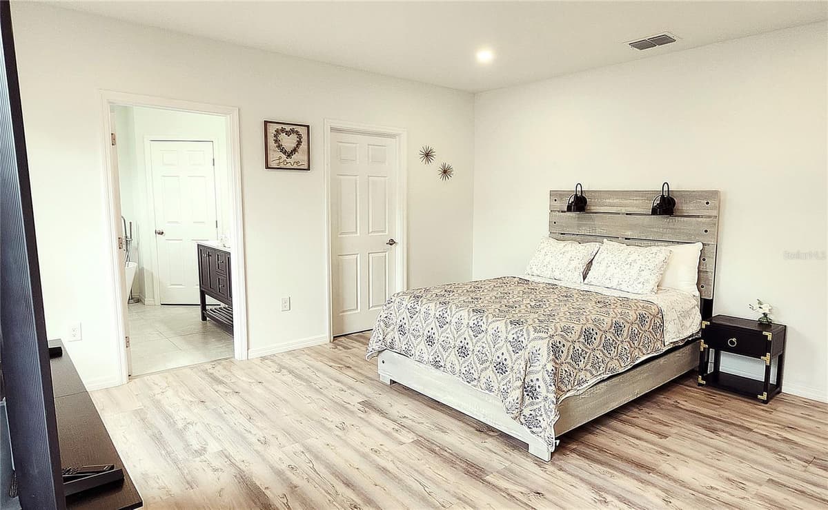5714 OLIVE DRIVE — photo 8 of 14
