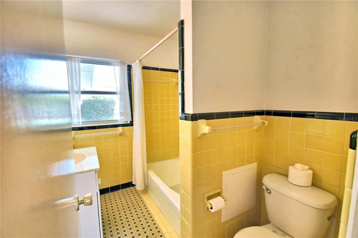 906 AVENUE M — photo 17 of 35