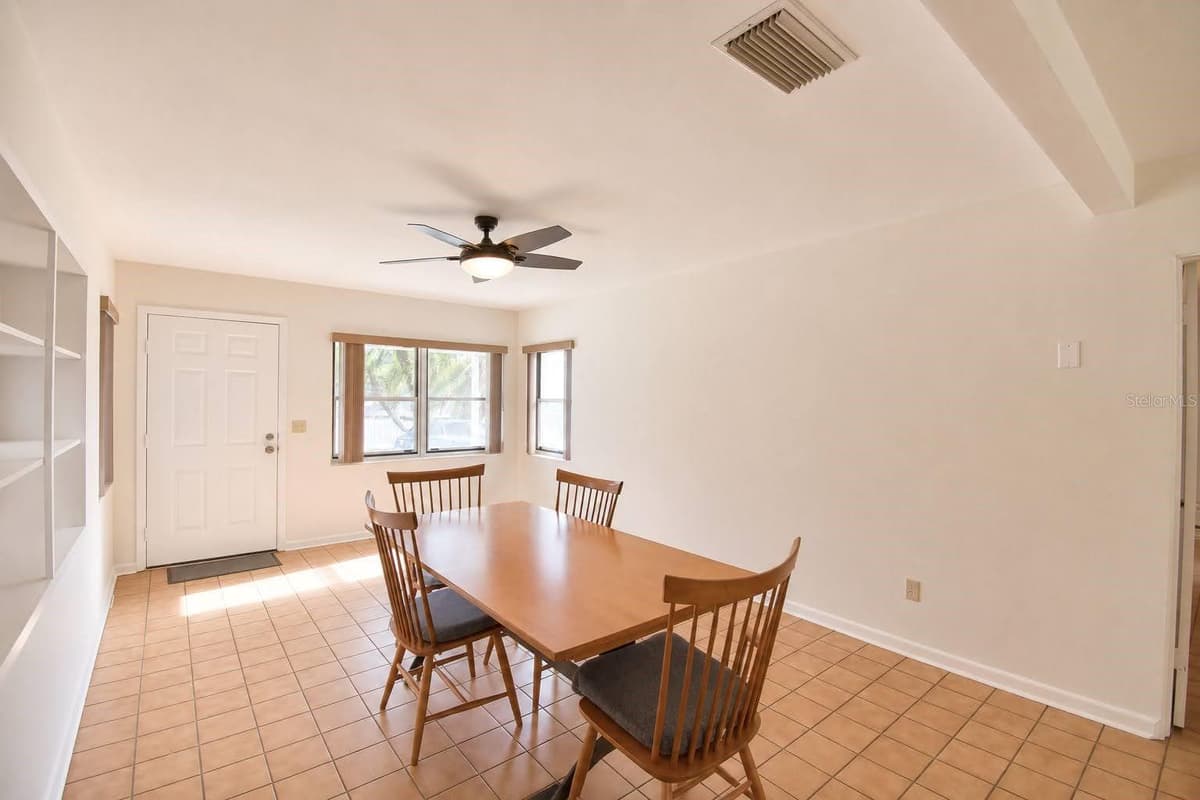 906 AVENUE M — photo 3 of 35