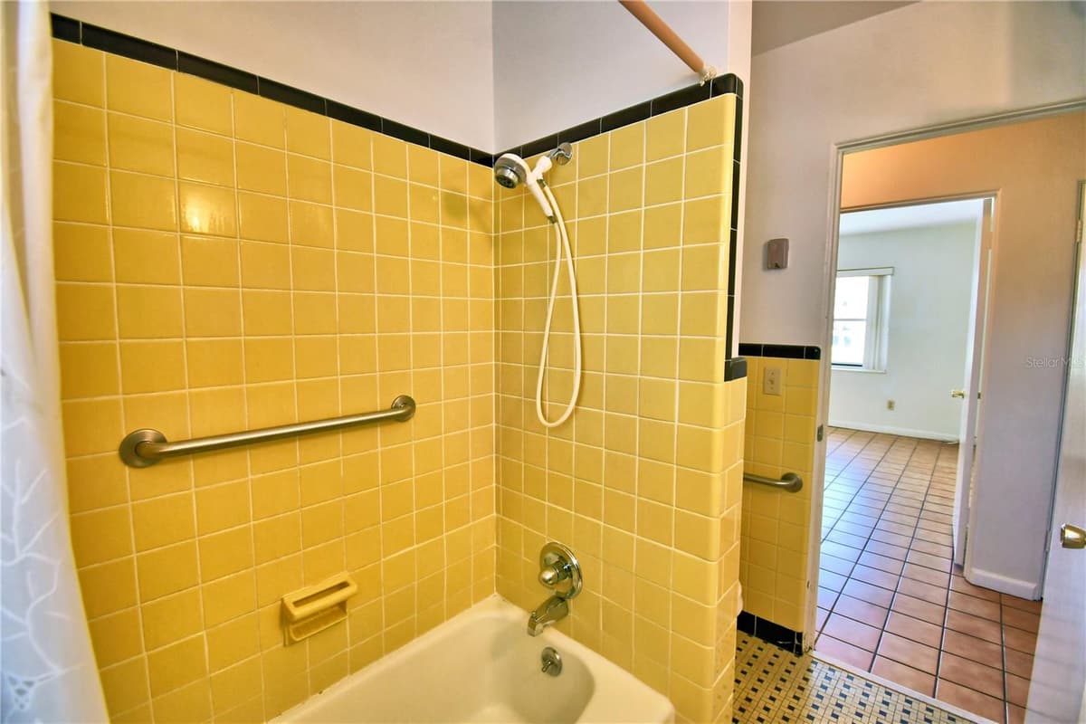906 AVENUE M — photo 15 of 35