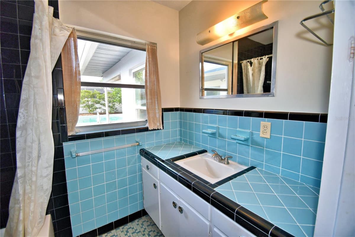 906 AVENUE M — photo 18 of 35