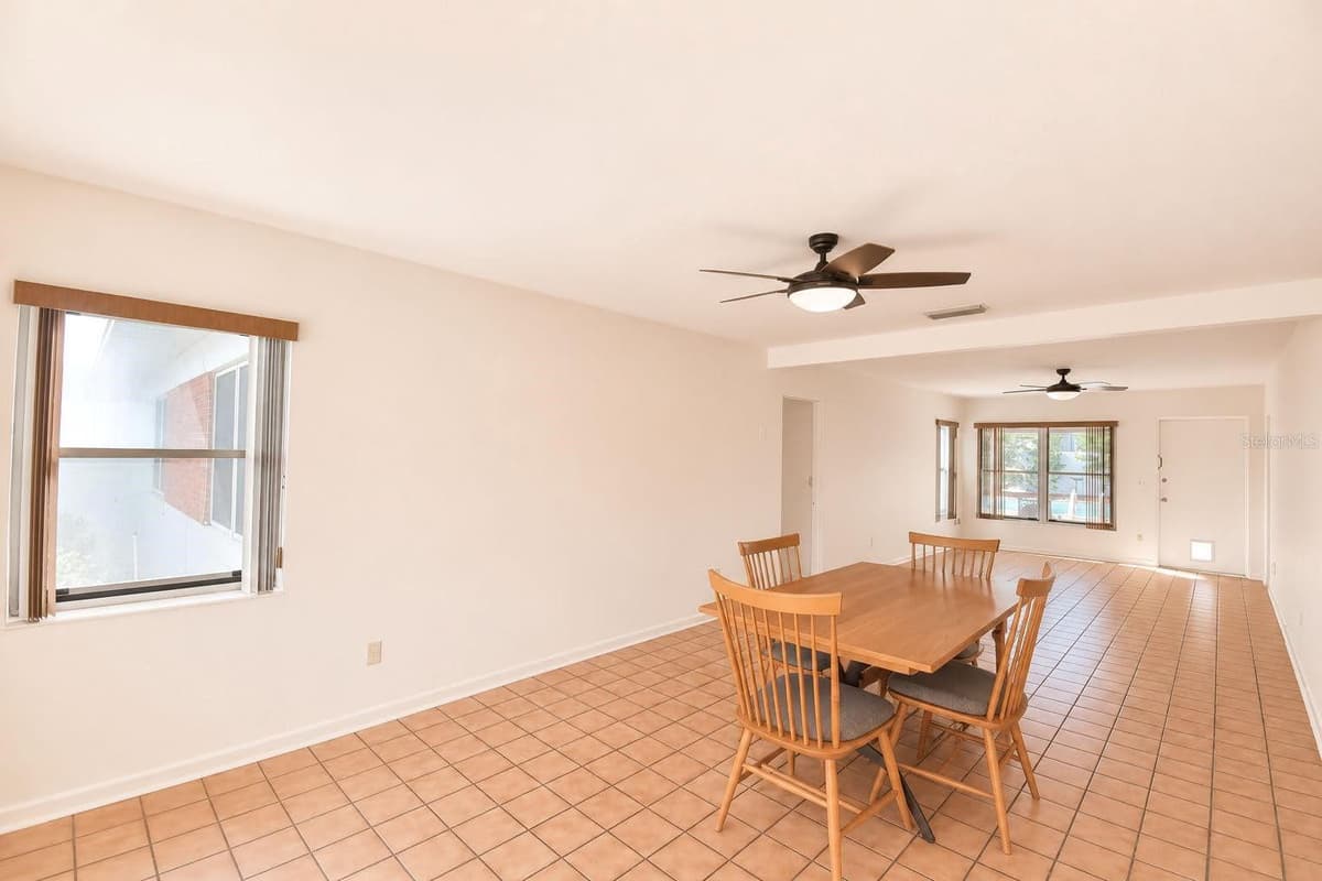 906 AVENUE M — photo 5 of 35