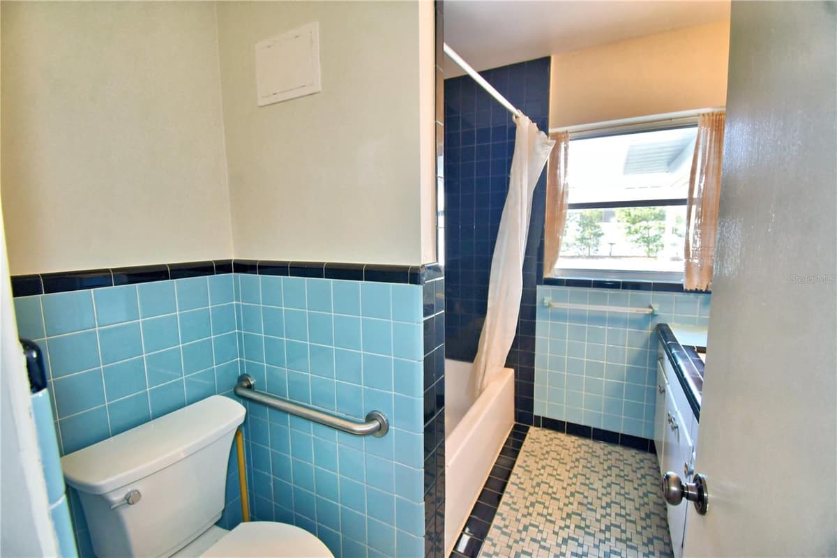 906 AVENUE M — photo 19 of 35