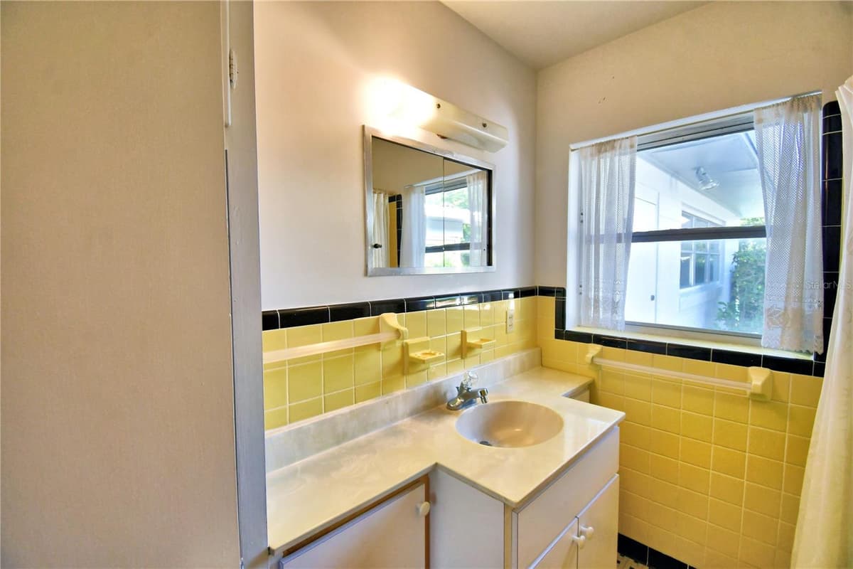 906 AVENUE M — photo 16 of 35