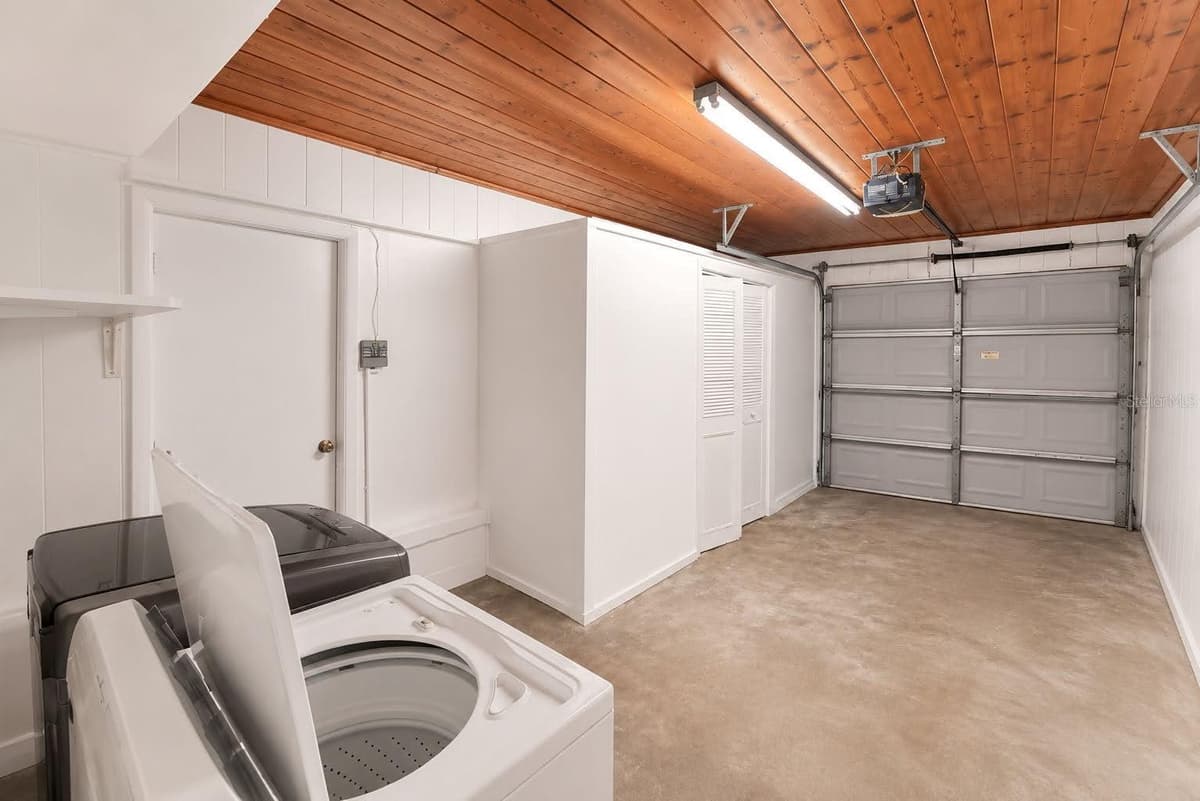906 AVENUE M — photo 10 of 35