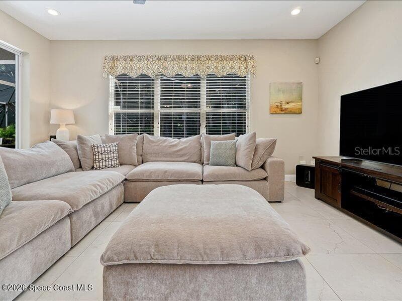 340 TWELVE OAKS DRIVE — photo 5 of 38