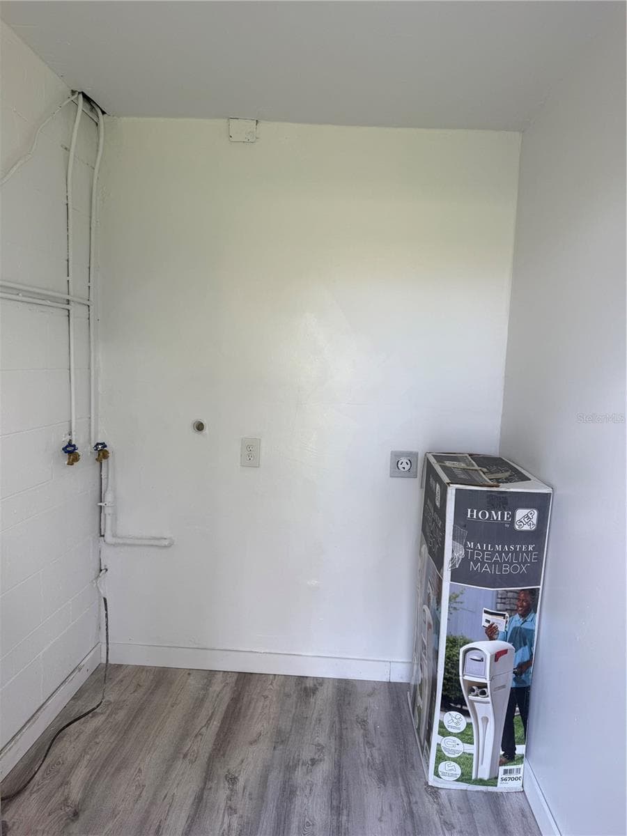 305 ANN STREET — photo 6 of 62