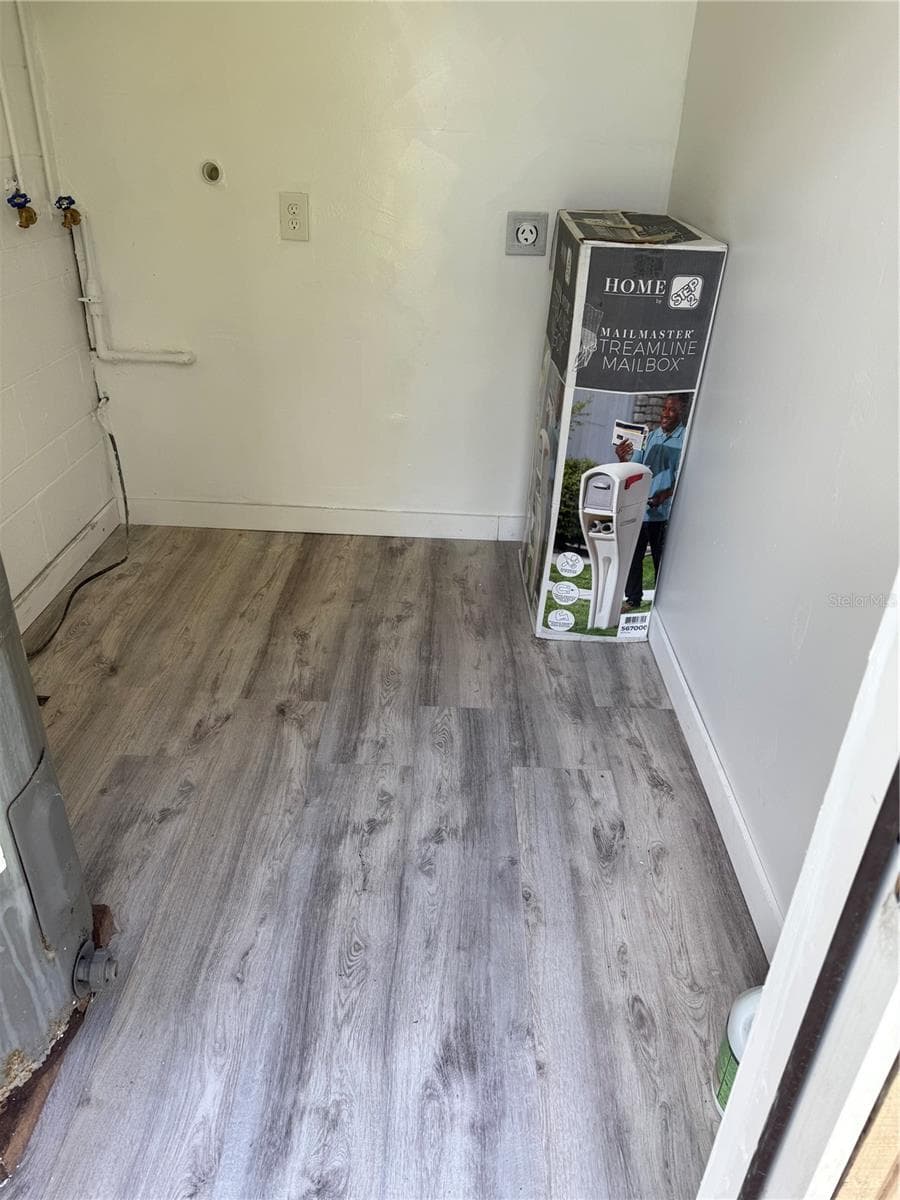 305 ANN STREET — photo 7 of 62