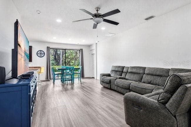 9248 CHANDLER DRIVE — photo 5 of 34