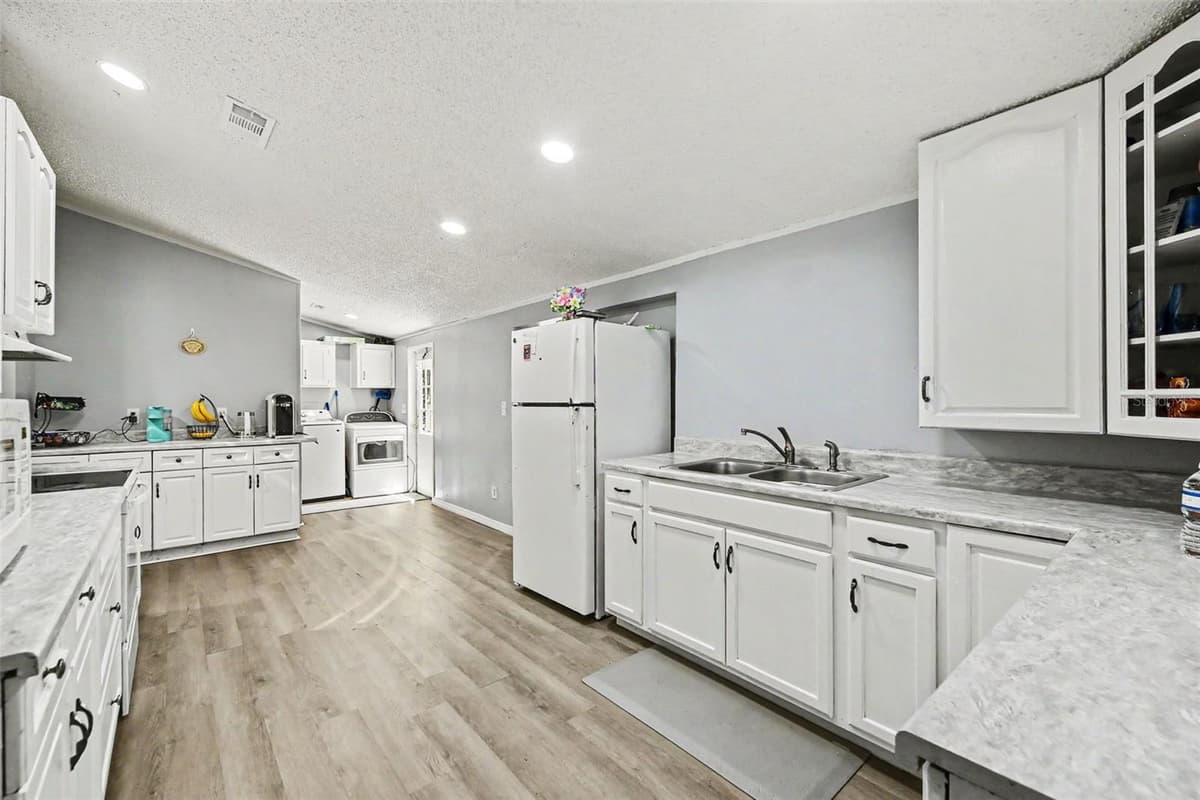 2375 GROVE STREET — photo 14 of 30