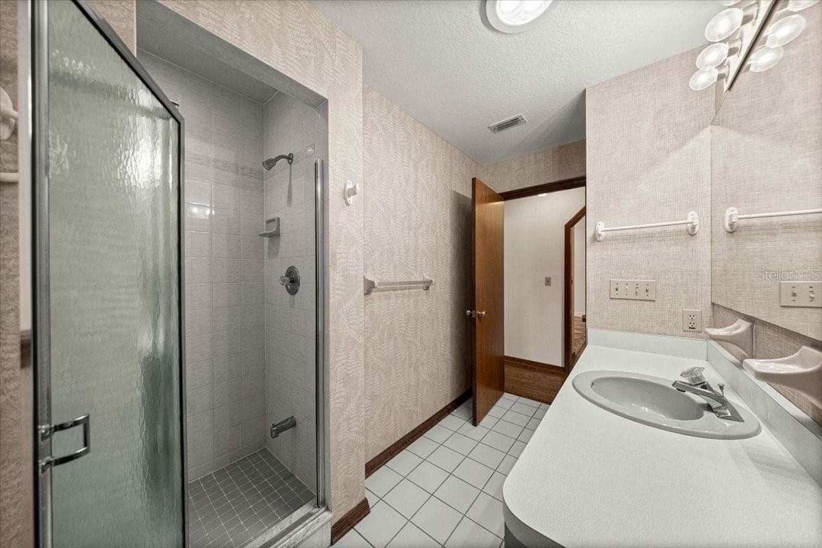 5065 150TH AVENUE — photo 33 of 94