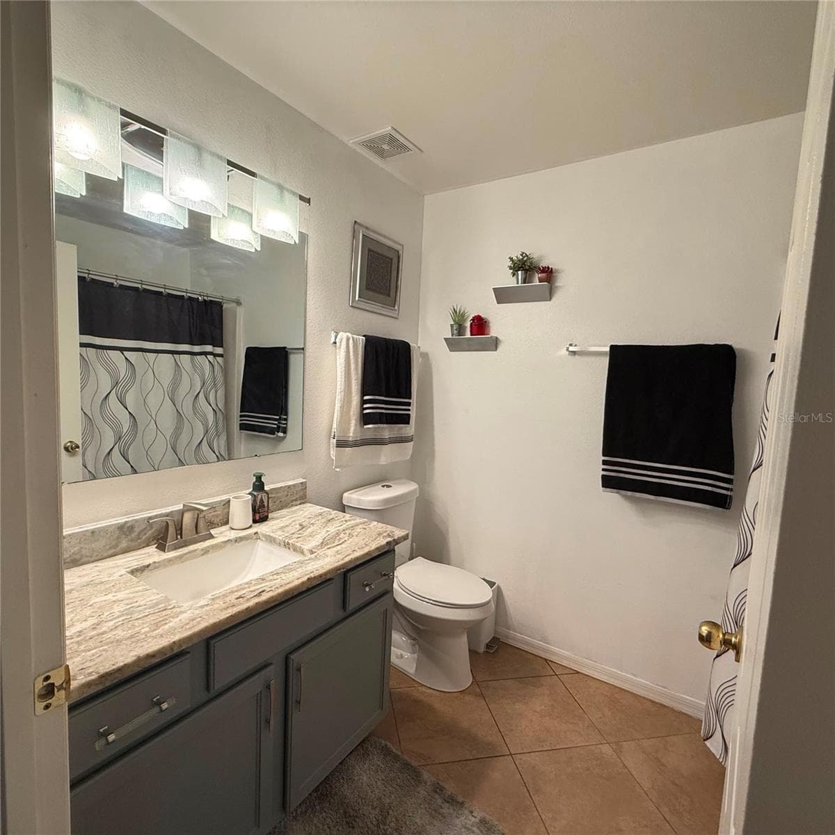 17022 HOLMBY COURT — photo 15 of 19