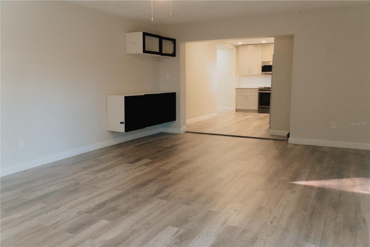 503 APRICOT DRIVE — photo 8 of 21