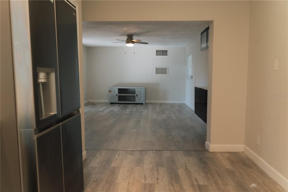 503 APRICOT DRIVE — photo 6 of 21