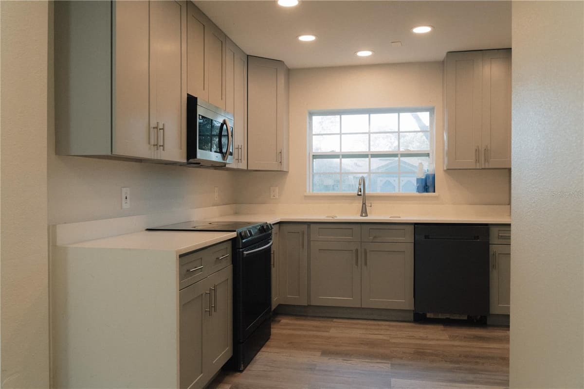 503 APRICOT DRIVE — photo 4 of 21